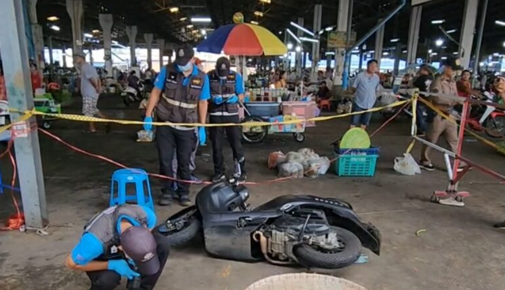 ▲▼恐怖前男友菜市場「爆頭槍殺」前女友！子彈穿透頭顱　從口中噴出。（圖／翻攝自khaosod）