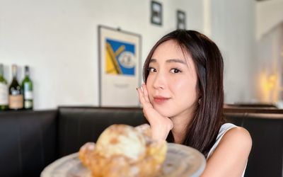 梁舒涵唱新歌竟靠香蕉開嗓：只在錄音室有效