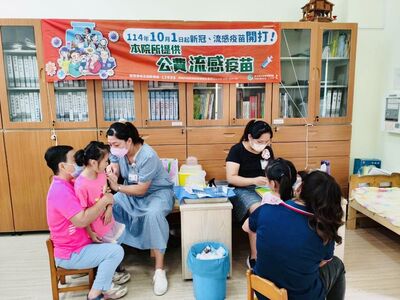 打針神器！卡通氣球棒助攻　彰化幼兒流感接種率衝75%