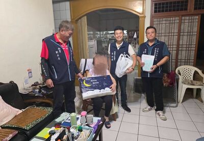 秋節傳愛　桃園市政顧問彭柏霖關懷獨老15年不間斷