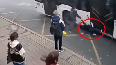 驚悚畫面！俄5歲童遭公車門「夾腿拖行」　媽媽崩潰狂追