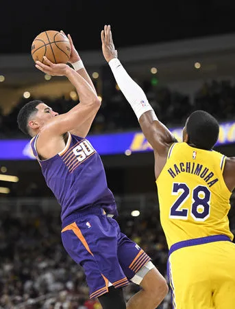 ▲太陽布克、湖人詹姆斯、布朗尼。（圖／路透）