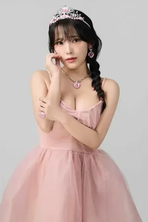 ▲▼ 東洋I級乳神遭壓胸！震撼畫面外流　寫真集18禁羞喊：期待吧？。（圖／Onederfour萬德佛提供）