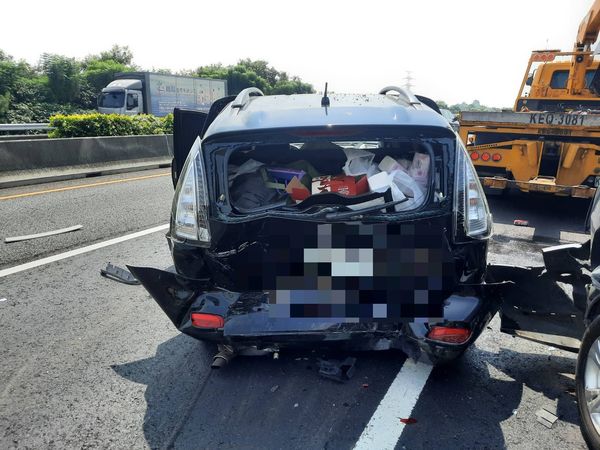 ▲國道南下217K發生6車追撞釀13傷。（圖／民眾提供）