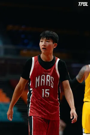 ▲戰神丁聖儒、基德、雷蒙恩、謝銘駿，國王林彥廷、尚迪。（圖／TPBL職籃提供）