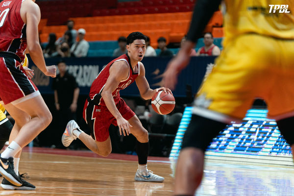 ▲戰神丁聖儒、基德、雷蒙恩、謝銘駿，國王林彥廷、尚迪。（圖／TPBL職籃提供）