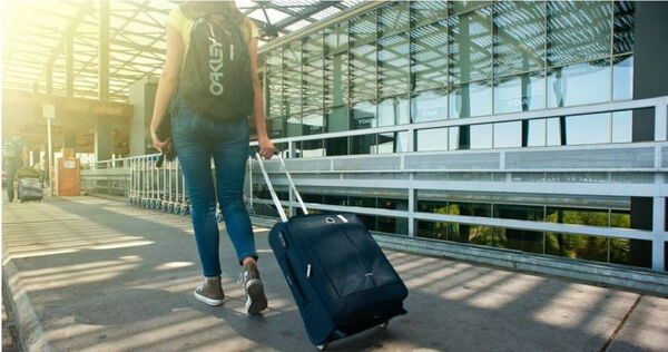 都是打工族！朋友遇連假「行李箱一拉就出國」　妹子看傻：錢哪來的