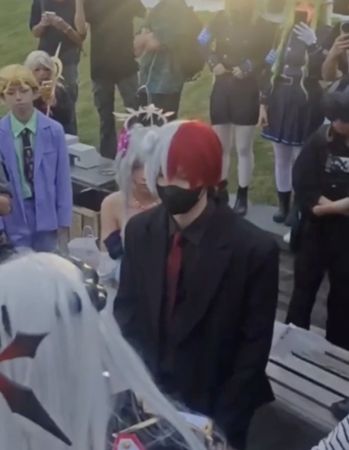 ▲▼陸Coser扮「轟焦凍」遭扯髮！人群狂喊：共產黨萬歲。（圖／翻攝微博）