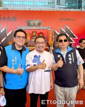 ▲▼  現任市議員周勝考之子周韋翰已公開表態接棒，並與父親一同服務選民  。（圖／翻攝周韋翰臉書）