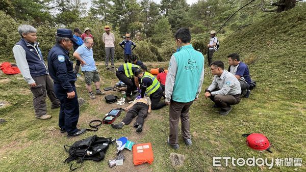 ▲▼台中男獨爬麟趾山「突然走不動」斷氣　電擊CPR搶救仍不治。（圖／記者高堂堯翻攝）