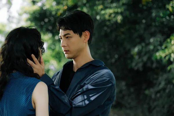 ▲《就算一個人也可以好好的吃飯2》連晨翔在劇中讓李玲葦心動不已。（圖／公視+提供）