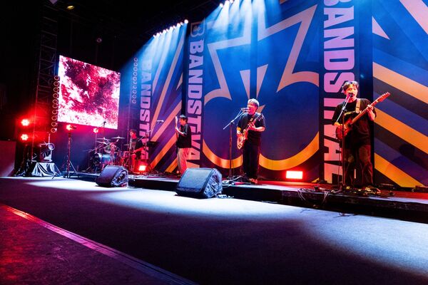 ▲共振效應的吉他手馮羿，曾在12歲時被封為「台灣烏克麗麗神童」，更曾登上美國超級節目《艾倫秀》（Ellen Show）。（圖／《樂團祭》提供）