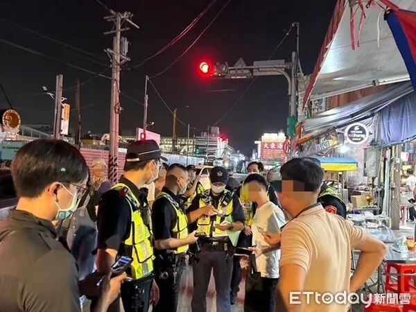 ▲中壢警聯合移民署強力臨檢火車站周邊及中平商圈移。（圖／中壢警分局提供）