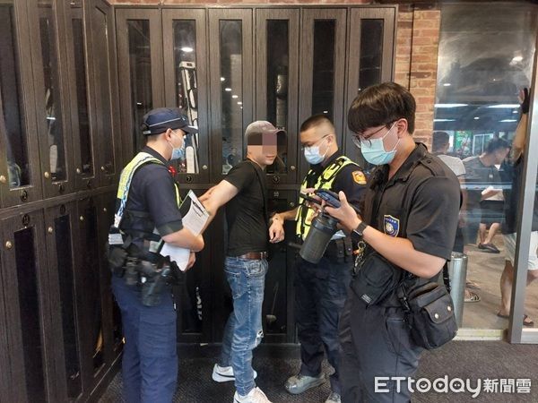 ▲▼並針對移工餐廳等消費場所進行身分查核，查獲越籍失聯移工1名。（圖／中壢警分局提供）