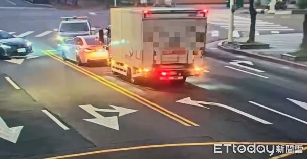 ▲內湖警方逮捕涉嫌酒駕毒駕的陳男。（圖／記者張君豪翻攝）