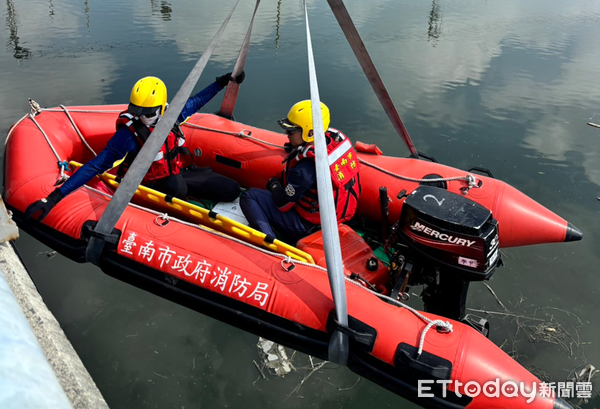 ▲▼     台南箍察橋驚傳男子落水　        。（圖／記者林東良翻攝）