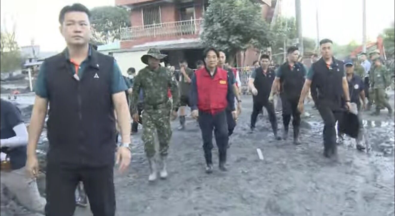 ▲▼總統賴清德視察災情較為嚴重的佛祖街。（圖／直播共訊）