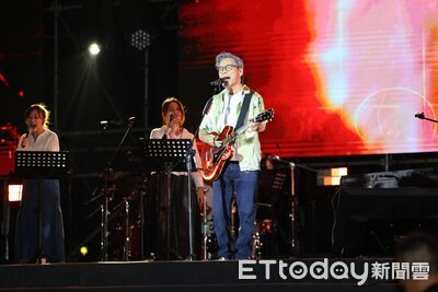 羅大佑登台飆經典老歌 南投茶博一心二夜演唱會首場嗨吸6萬人