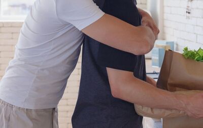 妻產後禁慾5月!人夫凍未條「出軌激戰岳父」:他誇我性感還抱我