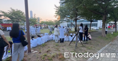 快訊／華新科技清晨火警！員工「防塵衣包緊緊」出逃　現場畫面曝