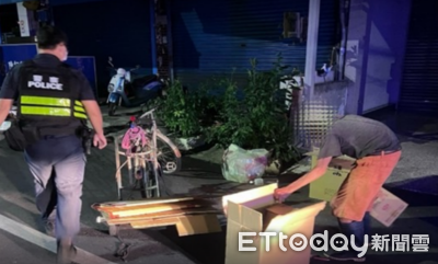 62歲男凌晨「道路上做資源回收」　內埔警關切後立刻出手協助