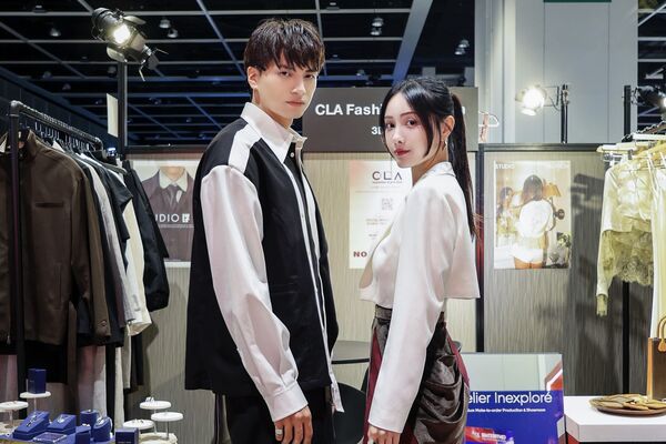 ▲演員鍾亞翰、啦啦隊女神君白登上國際時尚舞台。（圖／嘉樂娛樂工作室提供）