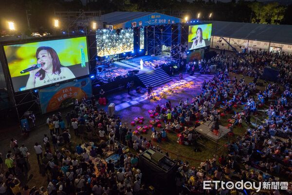 ▲南投茶博一心二夜演唱會登場，羅大佑獻唱經典老歌、全場嗨翻。（圖／南投縣政府提供）