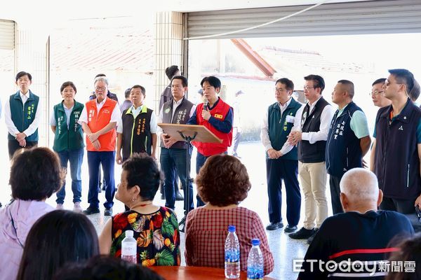 ▲總統賴清德南下台南七股區視察西寮里災後復建情形，肯定中央地方合作成果。（記者林東良翻攝，下同）