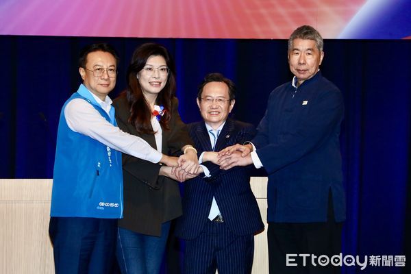 ▲張亞中5日在電視政見會上批鄭立倫不適合當黨主席。（圖／記者黃國霖攝）