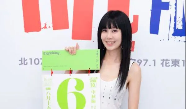 ▲▼ 白安獨挑大樑主持期間限定特別節目擔任「星期八」DJ。（圖／Hit Fm聯播網提供）