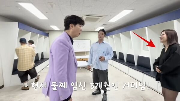 ▲▼ 曹政奭愛妻挺5月孕肚現身！四肢超纖細　男星驚呼：看不出來懷孕。（圖／翻攝自Gummy IG、朴修弘YouTube）