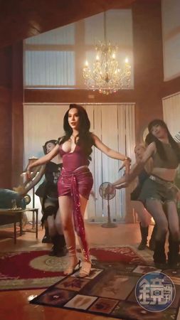 激戰博眼球／獨家！包下豪宅拍MV野戰　小A辣打開國際市場攻洋男