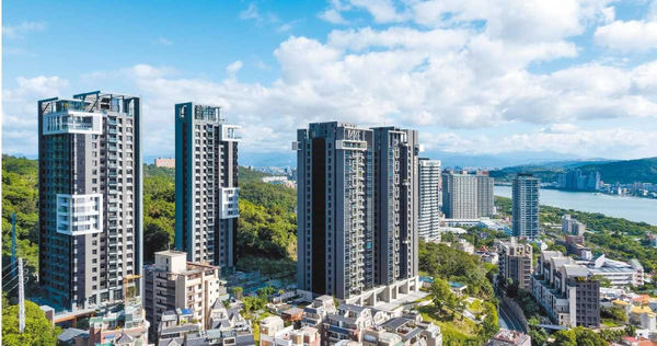 「鄉林山海匯」為淡水紅樹林知名高檔住宅，具飯店式管理服務和豐富公設，可遠眺山海河壯闊景觀。（圖／鄉林建設提供）