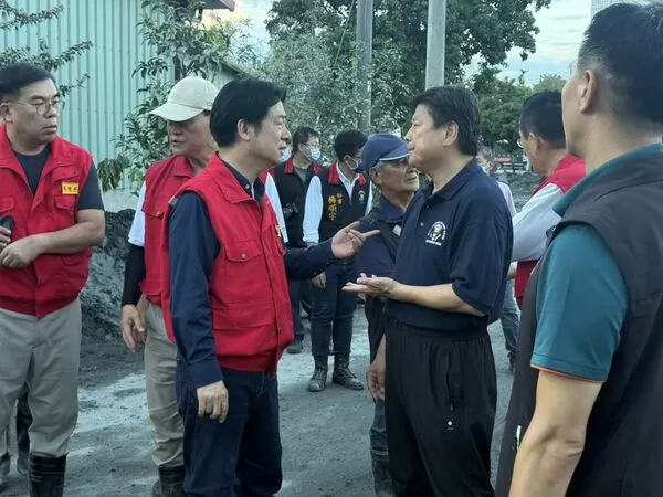 ▲▼總統賴清德5日到花蓮光復鄉勘災，與國民黨立委傅崐萁對談。（圖／翻攝自Facebook／傅崐萁）