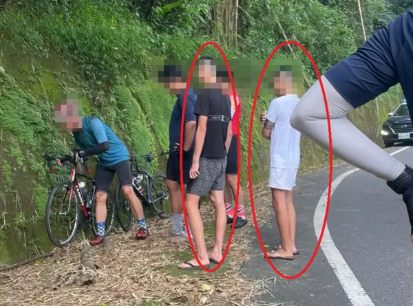 ▲▼  馬3肇事前，就已經跟單車騎士發生擦撞           。（圖／翻攝記者爆料網）