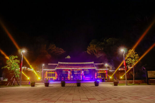 ▲▼桃園「來慈湖 潮復刻」中秋連假開跑 水舞光雕點亮慈湖璀璨夜空。（圖／桃園市政府提供）