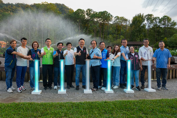 ▲▼桃園「來慈湖 潮復刻」中秋連假開跑 水舞光雕點亮慈湖璀璨夜空。（圖／桃園市政府提供）