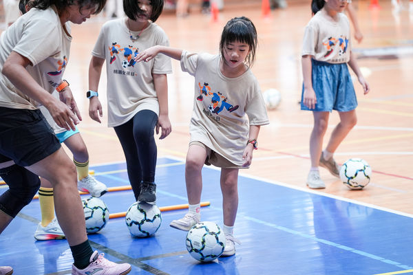▲迎接國際女孩日，桃園女孩足球體驗營開踢。（圖／大漢行銷提供）