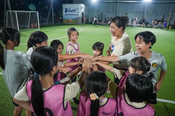 ▲迎接國際女孩日，桃園女孩足球體驗營開踢。（圖／大漢行銷提供）