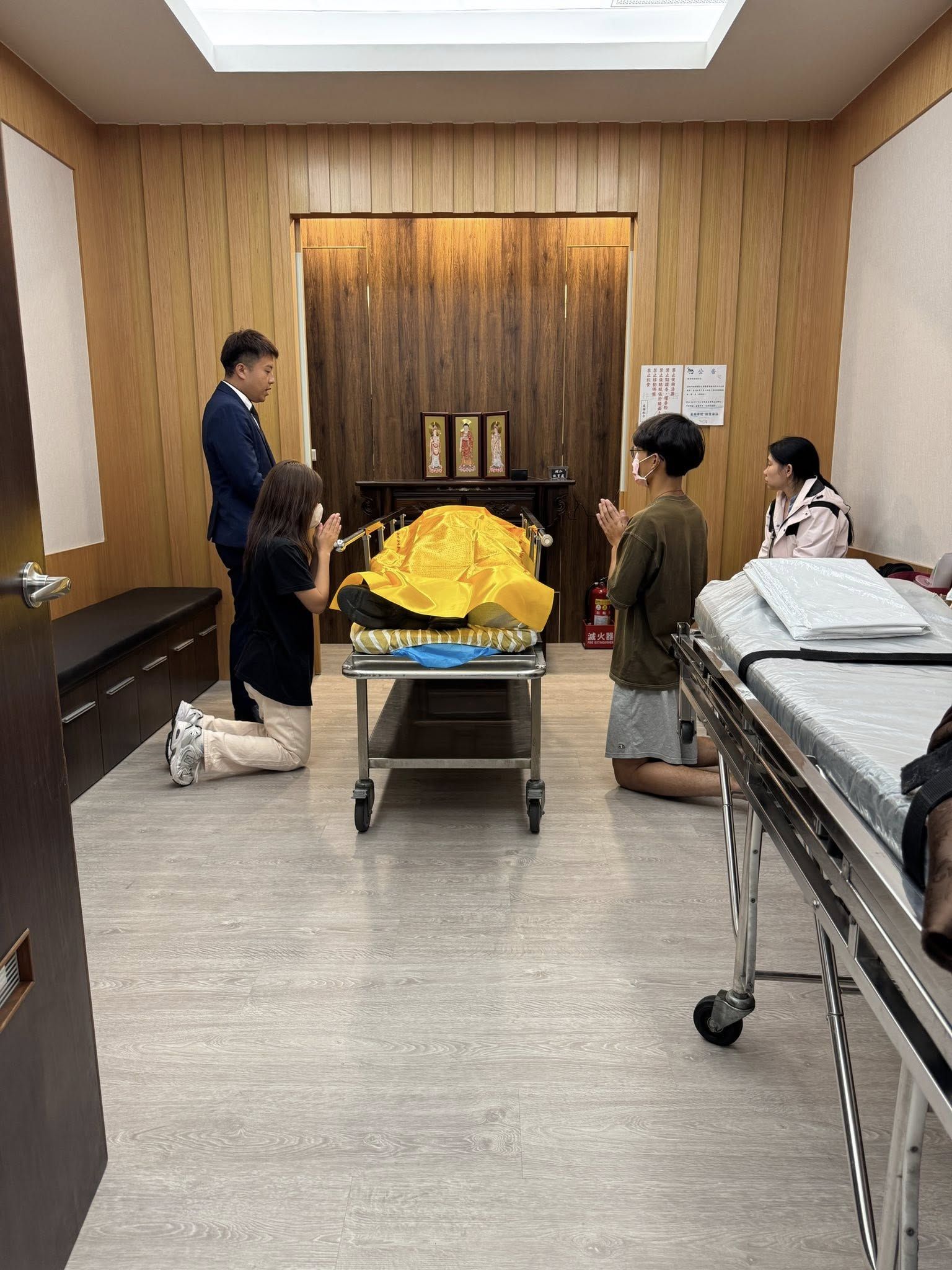 ▲▼「挖土機超人」救災感染過世。（圖／翻攝臉書／林奕華）