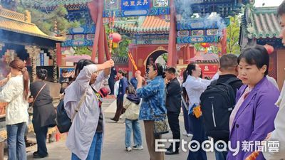 月老生日逢中秋!北京「求脫單」最靈神廟 大排長龍爭搶姻緣紅線