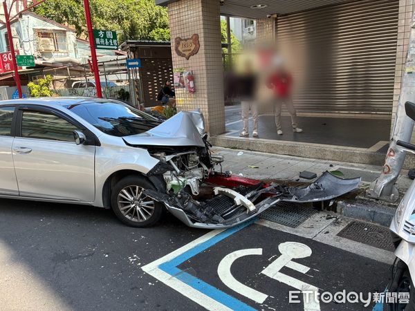 ▲北市中山區6日發生一起毒駕自撞案件。(圖/記者張君豪翻攝)