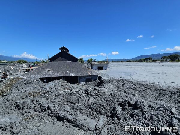 ▲▼災後Day14！重災區佛祖街「仍是土石山」　國軍上校進駐拚2天復原。（圖／記者陳宏瑞翻攝）
