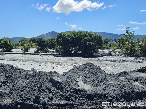 ▲▼災後Day14！重災區佛祖街「仍是土石山」　國軍上校進駐拚2天復原。（圖／記者陳宏瑞翻攝）