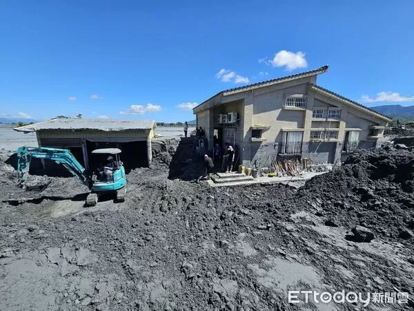 ▲▼災後Day14！重災區佛祖街「仍是土石山」　國軍上校進駐拚2天復原。（圖／記者陳宏瑞翻攝）