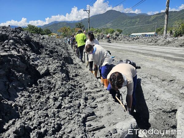 ▲▼災後Day14！重災區佛祖街「仍是土石山」　國軍上校進駐拚2天復原。（圖／記者陳宏瑞翻攝）