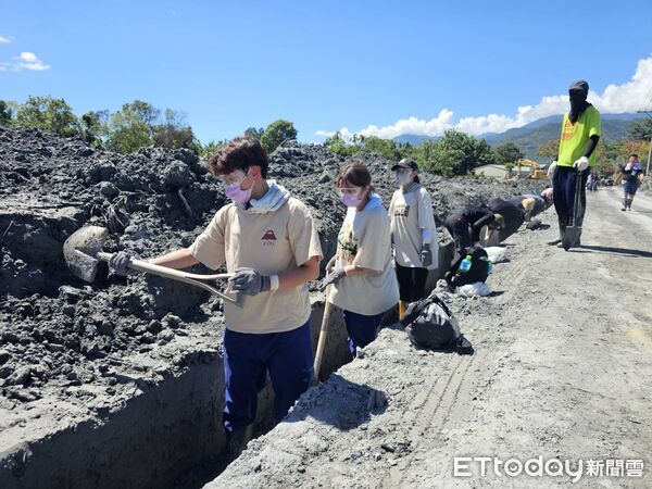 ▲▼災後Day14！重災區佛祖街「仍是土石山」　國軍上校進駐拚2天復原。（圖／記者陳宏瑞翻攝）