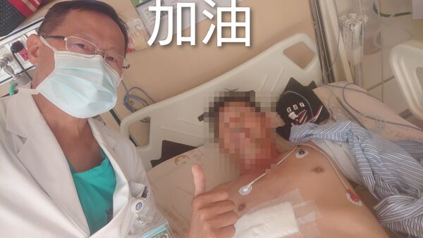 ▲▼    隨機砍人案「正義男」路過擋下刀         。（圖／（翻攝自Facebook／馮啟彥）