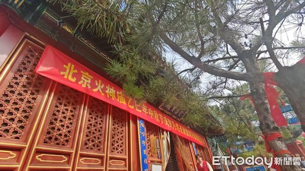 ▲▼ 大陸十一長假、北京、月老廟、中秋節月老生日 、人潮、京城最靈廟           。（圖／記者任以芳攝）