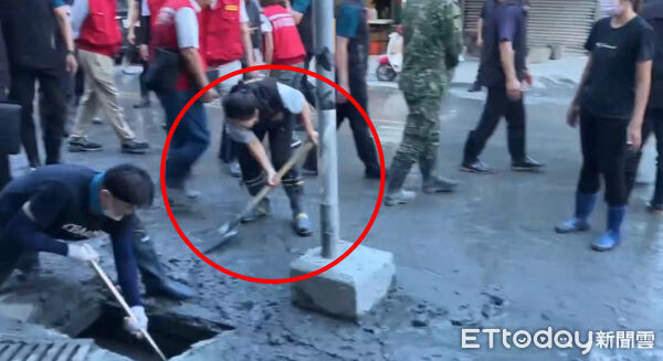 ▲▼陪賴清德勘災！徐榛蔚「突借鏟子鏟土」挨酸擺拍　花蓮縣府說話了。（圖／記者賴文萱翻攝）